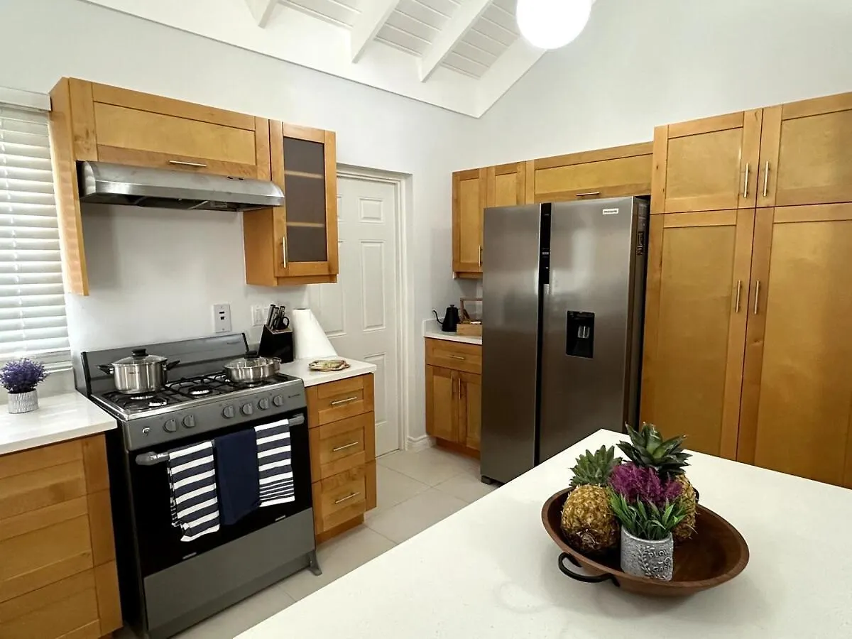 The Sunshine 3 Bedroom Villa With Pool & Gym Richmond