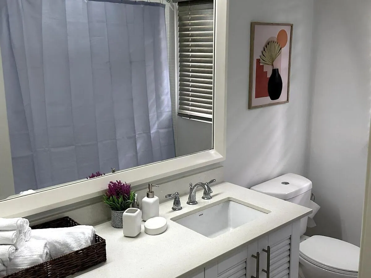 The Sunshine 3 Bedroom Villa With Pool & Gym Richmond