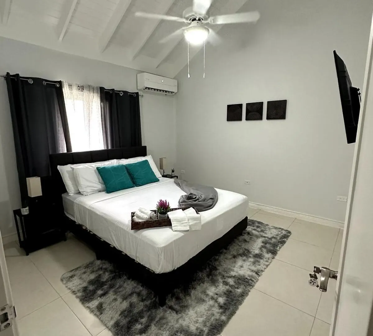 The Sunshine 3 Bedroom Villa With Pool & Gym Richmond