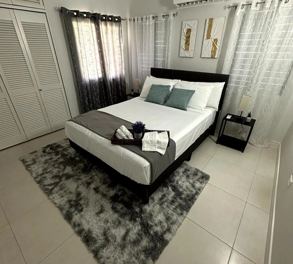 The Sunshine 3 Bedroom Villa With Pool & Gym Richmond 0*,